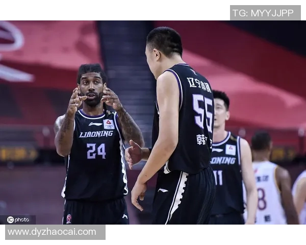 重庆篮球队耐力争议引发热议球迷对球队表现的不同看法与期待